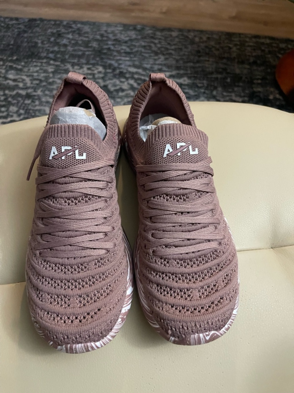 APL TechLoom Knit Women’s Sneakers in Mauve Pink 5.5 new will fit 6